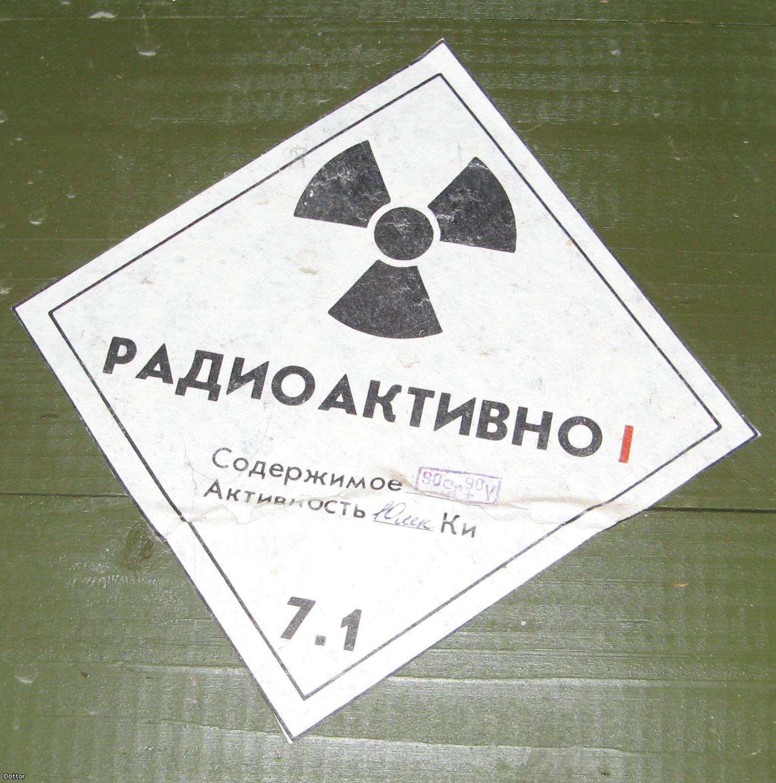 It publishes the Moscow Nuclear Safety and Security Summit Declaration, the Programme for preventing and combating illicit trafficking in nuclear material, the Statement on the Comprehensive Nuclear Test Ban Treaty, as well as a background document on nuclear safety and security and the Summit chronology