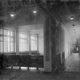 фото  новокузнецк 1937 школа №17 вестибюль.jpg