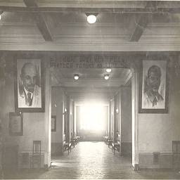 фото  новокузнецк 1937 школа №17 раздевальная.jpg