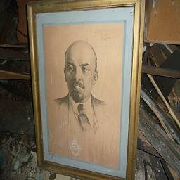 Портрет Ленина в здании
