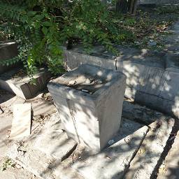Остатки фонтана, плевательница на, Больших Исадах, Ногина 5