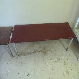 скамейка в здании Женской консультации,  поликлиника 5, Татищева, 63