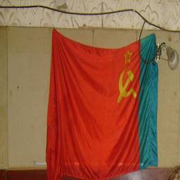 Музакальный кружок в школьном подвале, флаг СССР, СПУТНИК