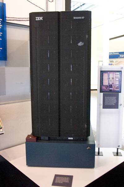 Deep Blue — шахматный суперкомпьютер, разработанный компанией IBM, который 11 мая 1997 года выиграл матч из 6 партий у чемпиона мира по шахматам Гарри Каспарова.