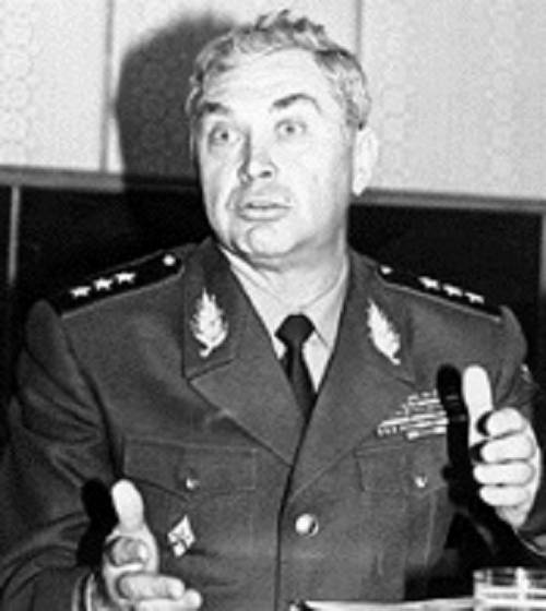 командующий СибВО генерал-полковник Виктор Копылов пригласил представителей новосибирских СМИ на пресс-конференцию