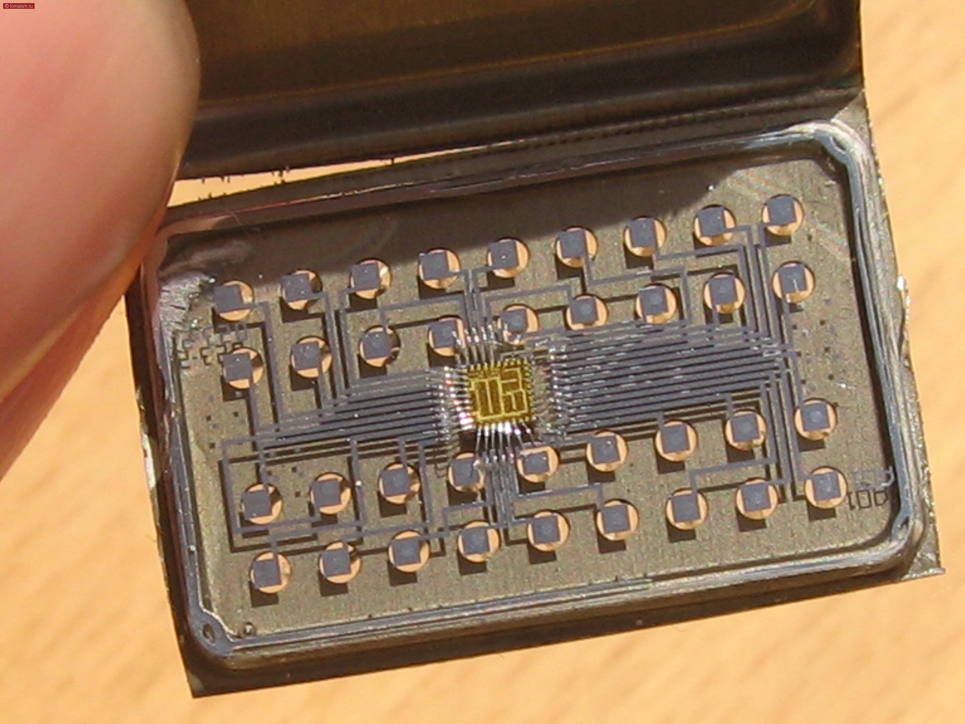 Первая интегральная микросхема. Интегральная микросхема СССР. Советские микросхемы. Первая Советская микросхема. Советские микросборки.