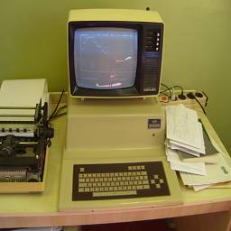 Советский компьютер "Ядерный" и монитор Юность и принтер 