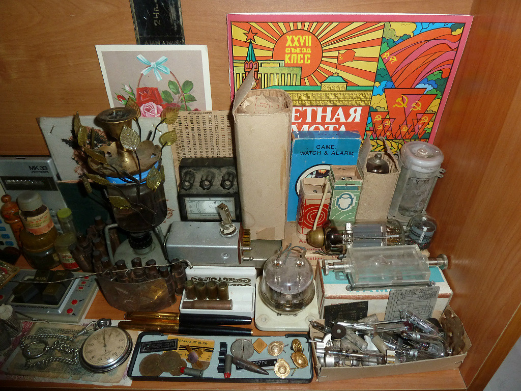Например владелец сайта http://wfi.lomasm.ru/ коллекция Советских Девайсов