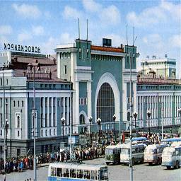 Спрос на пиджаки и костюмы очень велик, и продукция фирмы "Синар" играет серьезную роль в его удовлетворении. 