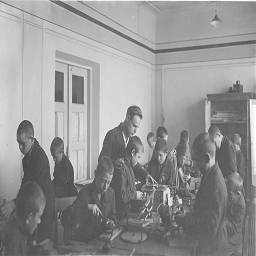 фото  новокузнецк 1937 детский дом культуры модельный кружок.jpg