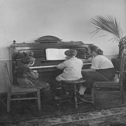 фото  новокузнецк 1937 детский дом культуры урок музыки 2.jpg