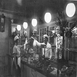 фото  новокузнецк 1937 кафе-кондитерская на нижней колонии буфет.jpg