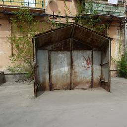 Жилой дом, вход в подвальное бомбоубежище, Советская, 36