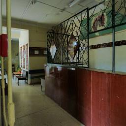 Идеально сохранившийся оригинальный интерьер в здании Женской консультации, коридор и гардероб, поликлиника 5, Татищева, 63
