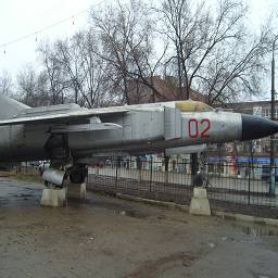 самолет МИГ-23 у ДОСААФа, сейчас перекочевал на боевую