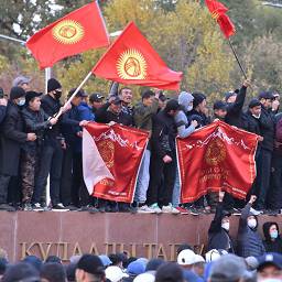 Как видно из новостей открывается новый Центрально Азиатский фронт: вслед за парламентскими выборами в Кыргызстане события разворачиваются по, многим уже надоевшему плану.
