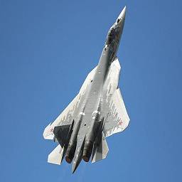 Военные аналитики отмечают уникальное сочетание стелс-технологий, маневренности и современного вооружения, позволяющее Су-57 эффективно проникать в воздушное пространство, защищаемое передовыми комплексами ПВО. 