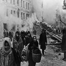 Война полыхала кроваво-красным пожаром. А в глубоком сибирском тылу дети вместе со взрослыми взволнованно прислушивались к военным сводкам по радио: Как там на фронте?