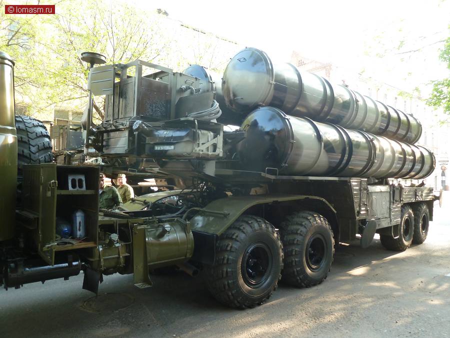 Зенитно-ракетный комплекс С-300 средство противоракетной обороны от оперативно-тактических и баллистических ракет. 