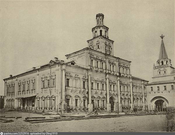 Аптекарский дом - здание в котором был в 1755 открыт Московский Университет