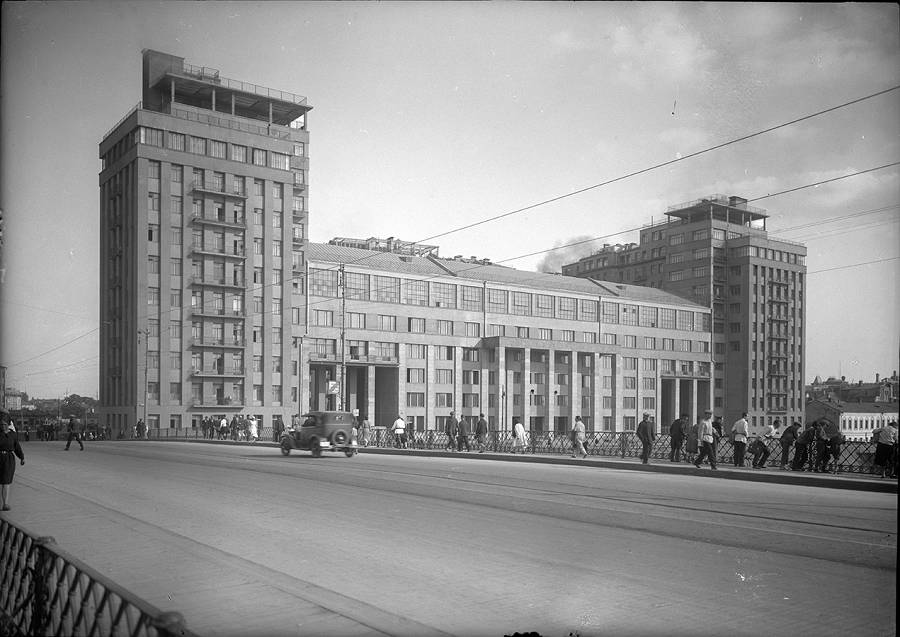 Дом на набережной