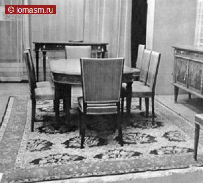 ВАРИАНТОВ существует множество, и в пользу каждого есть аргументы: деревянный пол - это экологично, линолеум - практично, ворсистое покрытие приятно на ощупь, а колорлон совмещает в себе все эти плюсы.