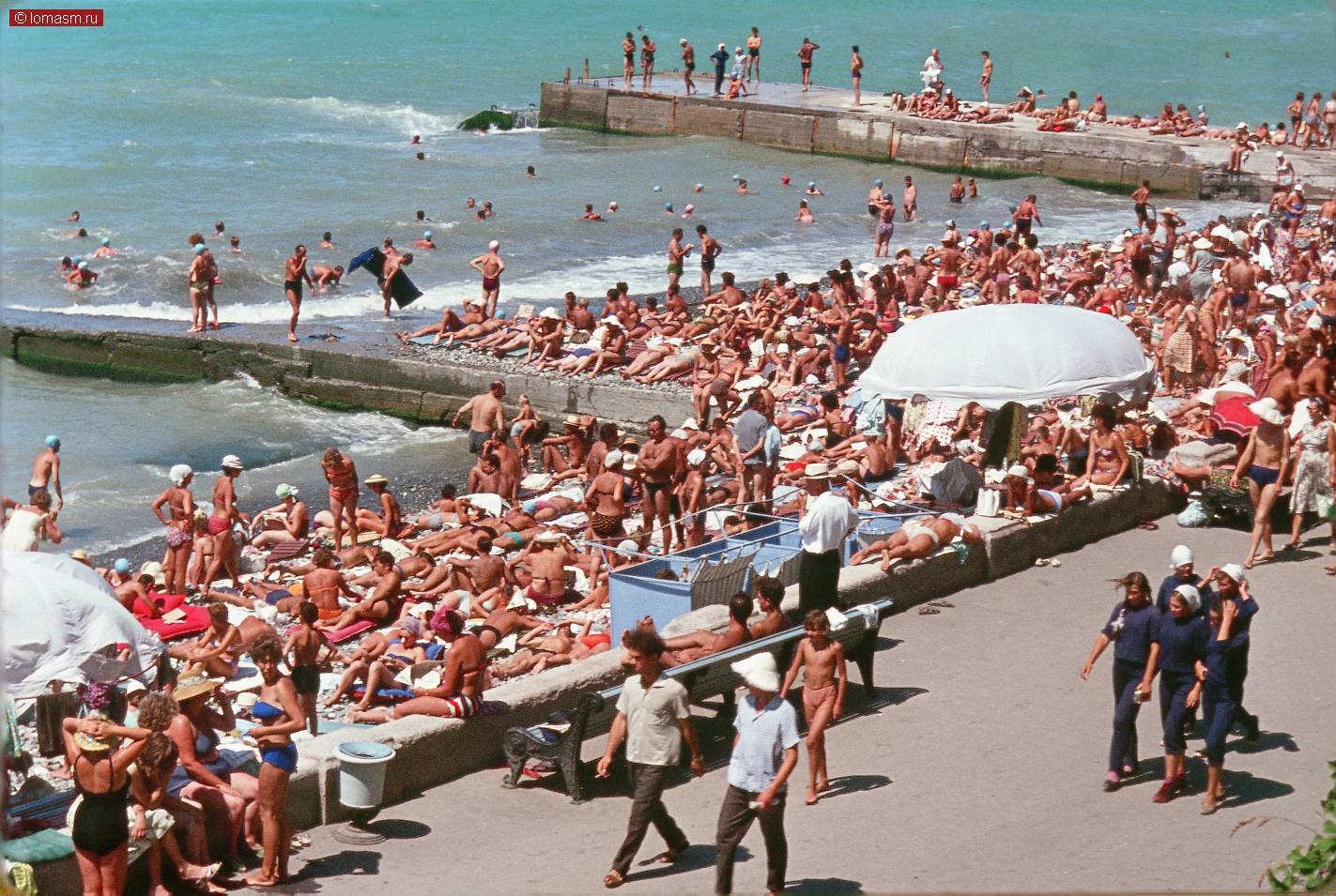 Черное море советское. Сочи 1964 года глазами француза Жака Дюпакье. Сочи пляж Маяк 1970. Сочи 1964. Сочи пляж 1978.