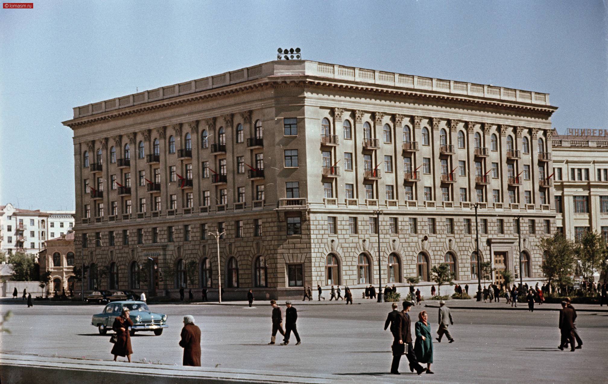 Классическом советском. Сталинская архитектура Ташкента. Дом совета народных Комиссаров Москва Лангман. Офисные здания СССР. Советское здание в СССР.