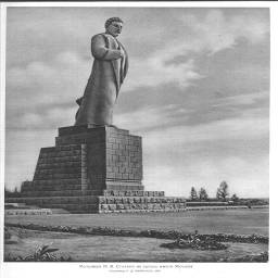 Монумент И. В. Сталина на канале имени Москвы. Скульптор С. Д. Меркуров. 1937