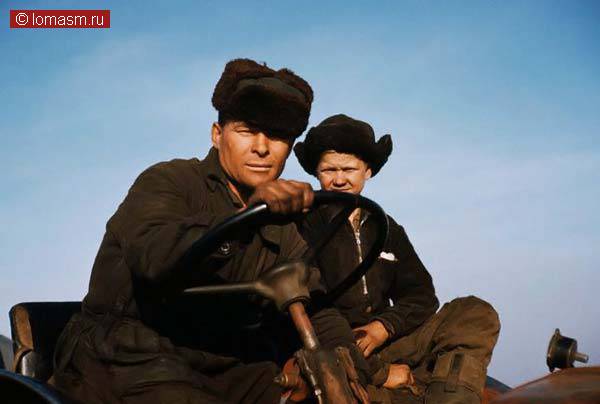 Иркутск. Колхозник с сыном, 1959 г.