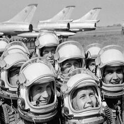 Военные летчики на аэродроме, 1970