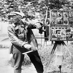 Уличный фотограф, 1920.